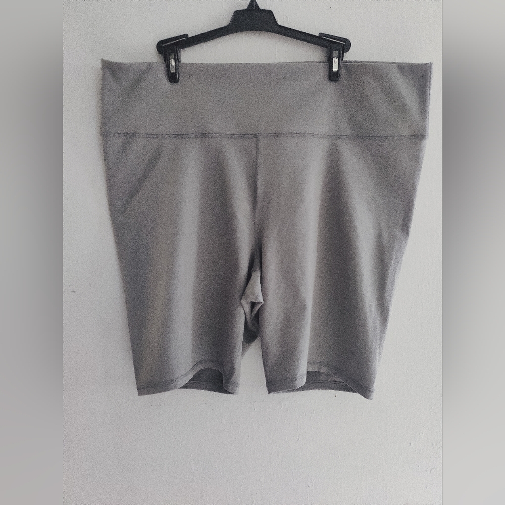 Fabletics Gray Power Hold Biker Women's Short